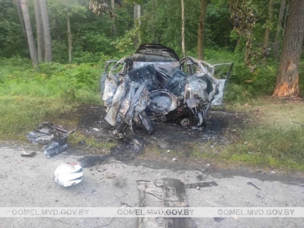 Страшное ДТП под Гомелем: заживо сгорел 21-летний водитель, пассажир — успел спастись