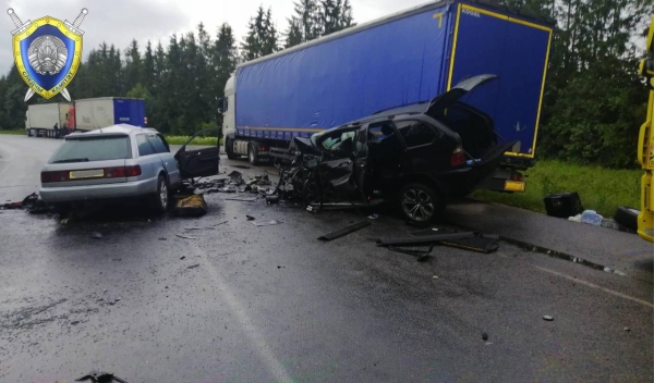
                Машины всмятку: в страшной аварии на трассе М11 погиб человек
                
                
            