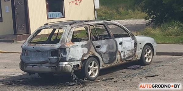 
                В Волковыске заведующий и продавец магазина сожгли чужую машину
                
                
            