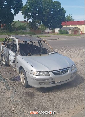 Владельца рядом не было: утром на автовокзале в Волковыске сгорела Mazda 626