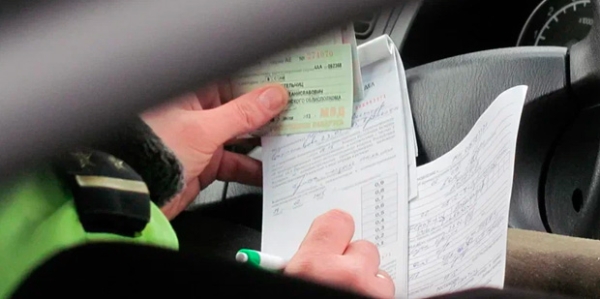 
                            
        						Водитель положил 120 рублей в карту дверей автомобиля ГАИ. Возбуждено уголовное дело                            
						
