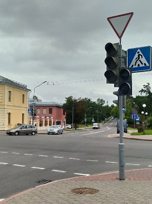 
                На одном из перекрестков в центре Гродно запретили левый поворот
                
                
            