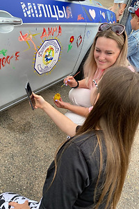 
                В Коробчицах дети разрисовали красками автомобиль ГАИ
                
                
            