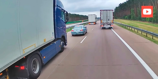 
                            
        						"Братство дальнобойщиков": водители грузовиков на шоссе в Польше дали урок нетерпеливому водителю Peugeot                            
						