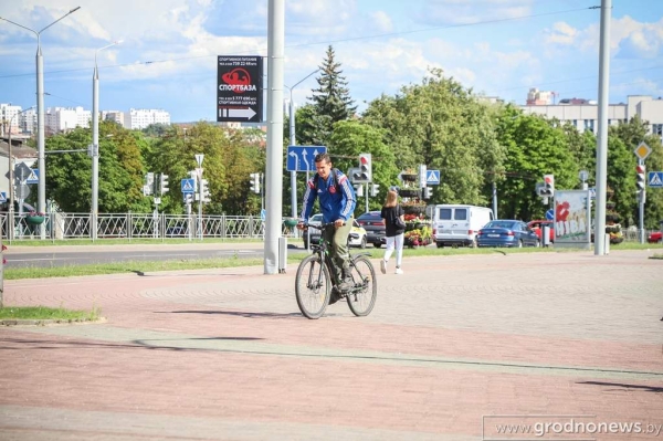 
                Как делить тротуар гродненским велосипедистам и пешеходам
                
                
            