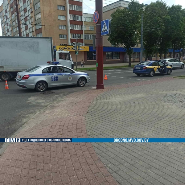 
                В Гродно водитель такси не уступил дорогу и сбил пешехода
                
                
            