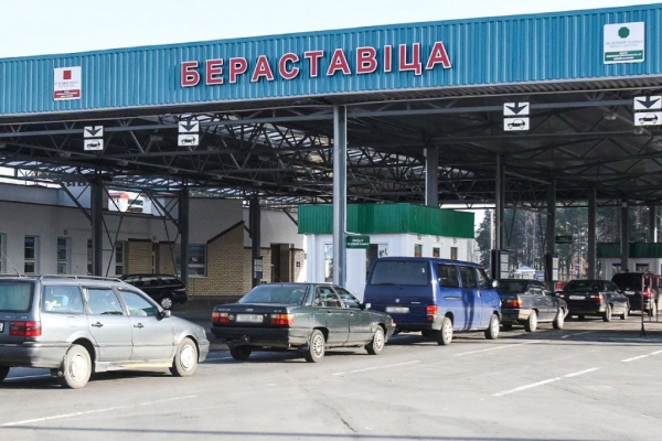 Поляки теперь могут въезжать в Беларусь без виз — гродненские пограничники фиксируют очереди в «Берестовице»