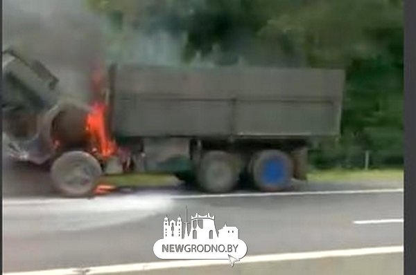 На трассе М6 горел грузовик (видео)