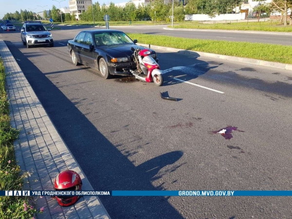 В Сморгони водитель BMW «впечатался» в молодого скутериста. Оба ехали на работу на одно предприятие