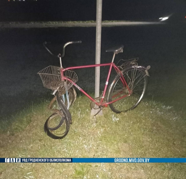 
                Ночью на М6 девушка в лобовую сбила пьяного велосипедиста
                
                
            