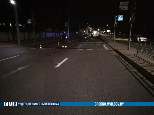 
                В Гродно 18-летний водитель сбил сразу двух человек на пешеходном переходе — у них серьезные травмы
                
                
            