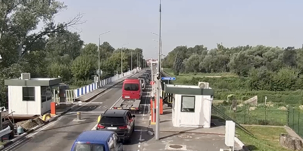 
                Ситуация на белорусско-польской границе: поездка превращается в 100 часов изнуряющей очереди
                
                
            