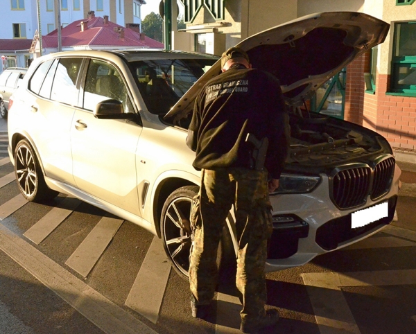 
                Польские пограничники задержали белоруса на краденом BMW стоимостью $40 000
                
                
            