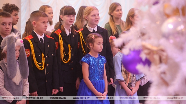Главная елка Гродненской области собрала около 800 детей