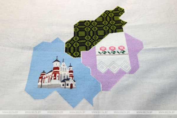 Более 10 вышивальщиц Гродненской области создают панно-карту "Культурная спадчына Беларусі"